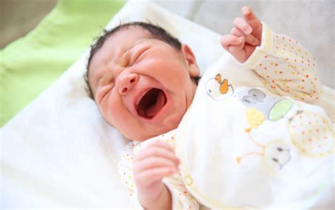 Apa penyebab bayi mengalami panas?
